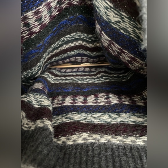 Patterned Sweater - Picture 7 of 10